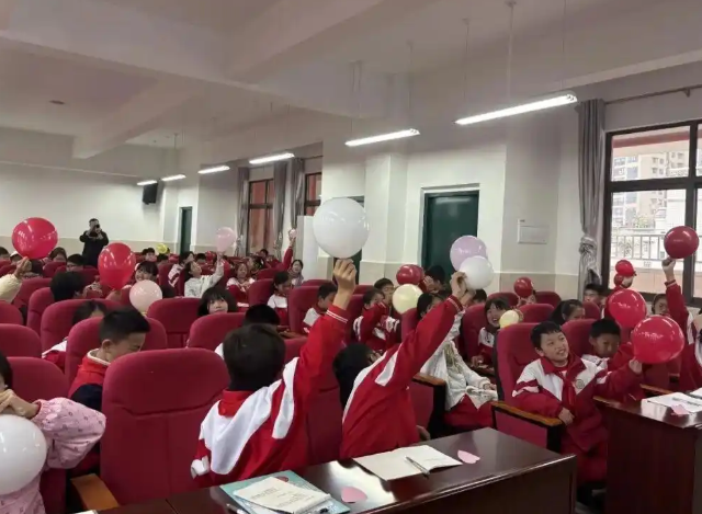 心境稳定的家长多倾听和接收孩子的感受和主意无论是消极仍是活跃